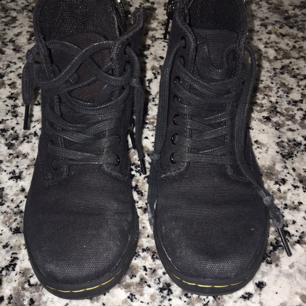 Toddler 11 canvas Dr Martens